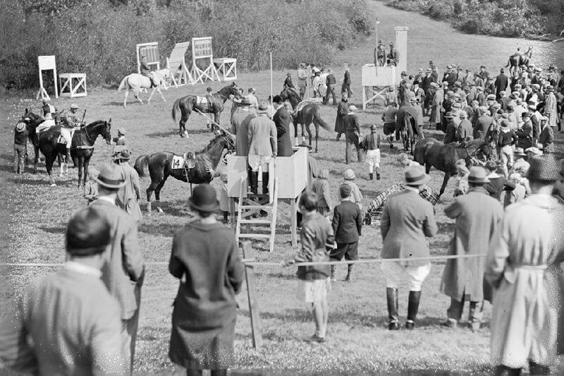 Historic photo of equestrians