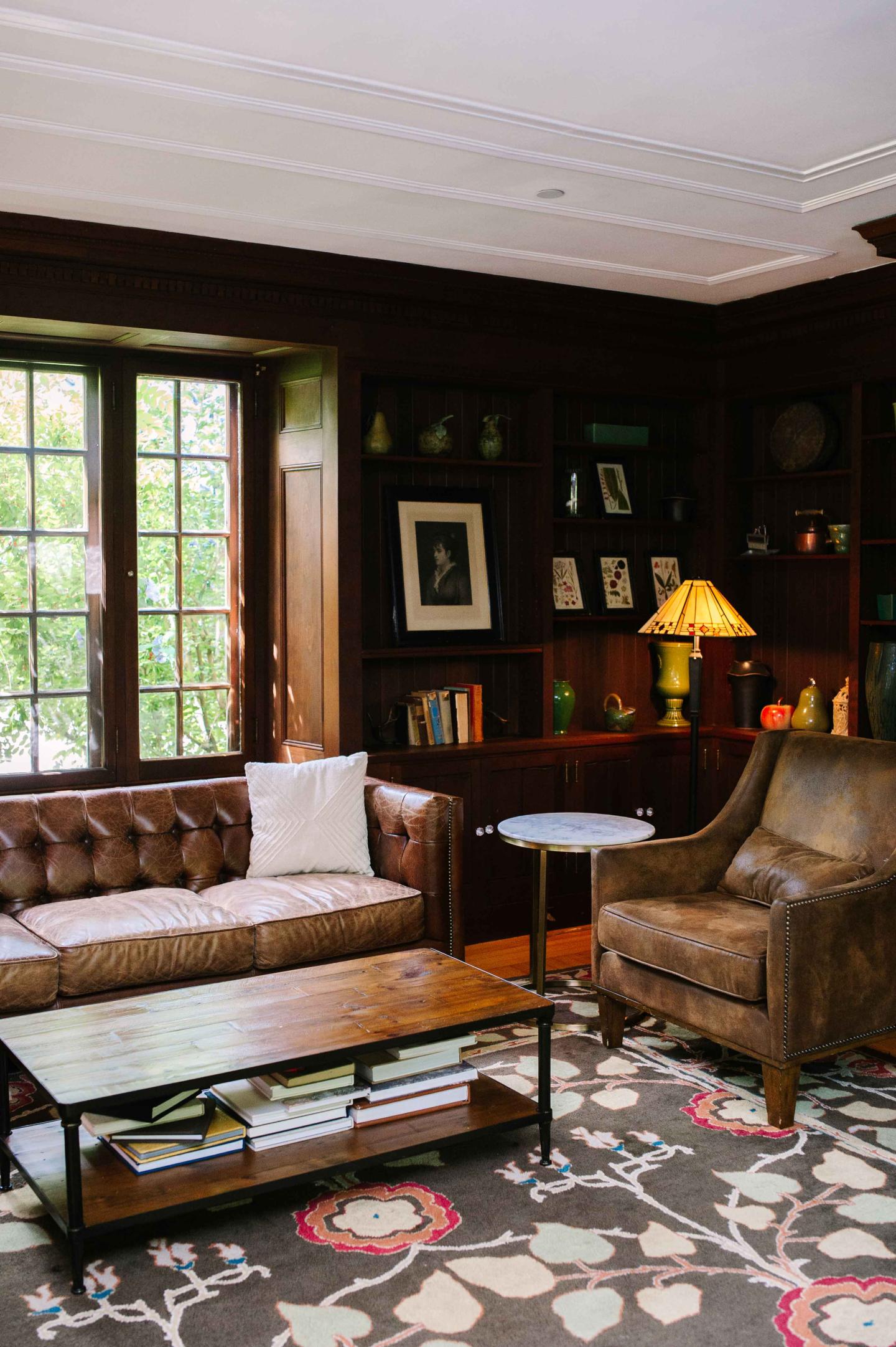 Room with leather chairs