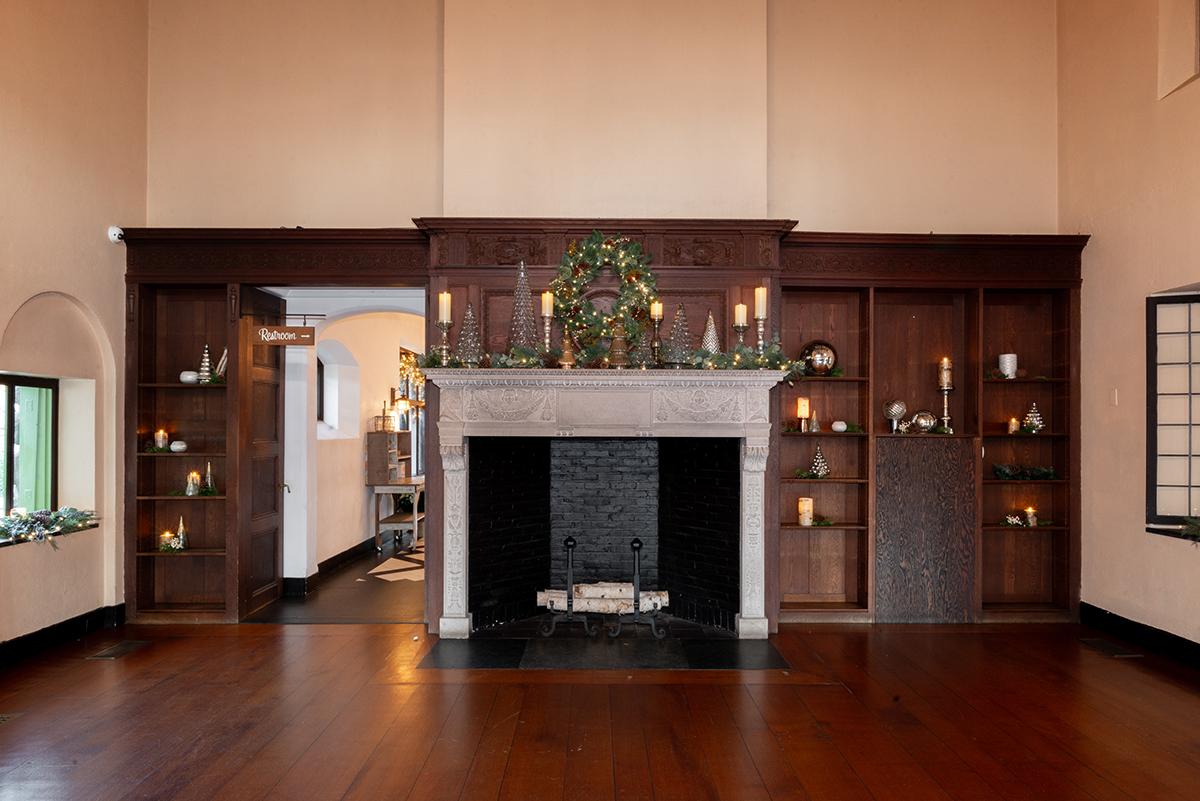 great room mantle and shelf decor