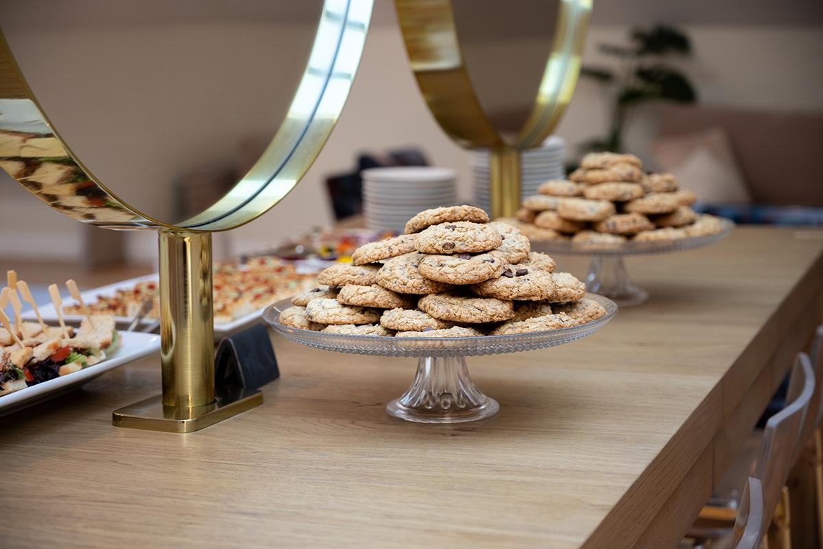 Cookies on a wooden table with decorative mirrors.